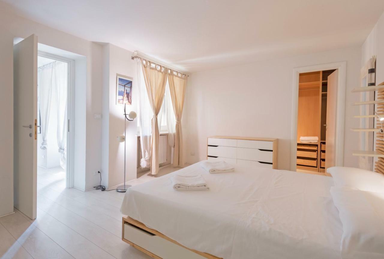 Porta Nuova X6 With Balcony Apartment